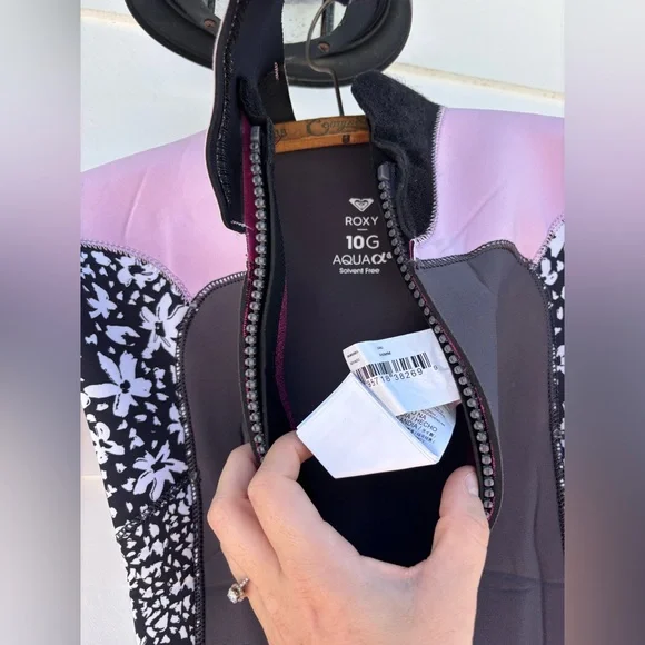 Roxy Black and Pink Patterned Sleeve - Picture 8 of 11